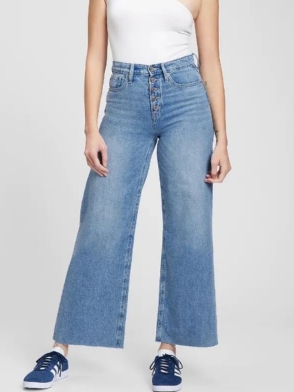 GAP High-Rise Wide-Leg Jeans In Medium Natalie Wash - Size 8